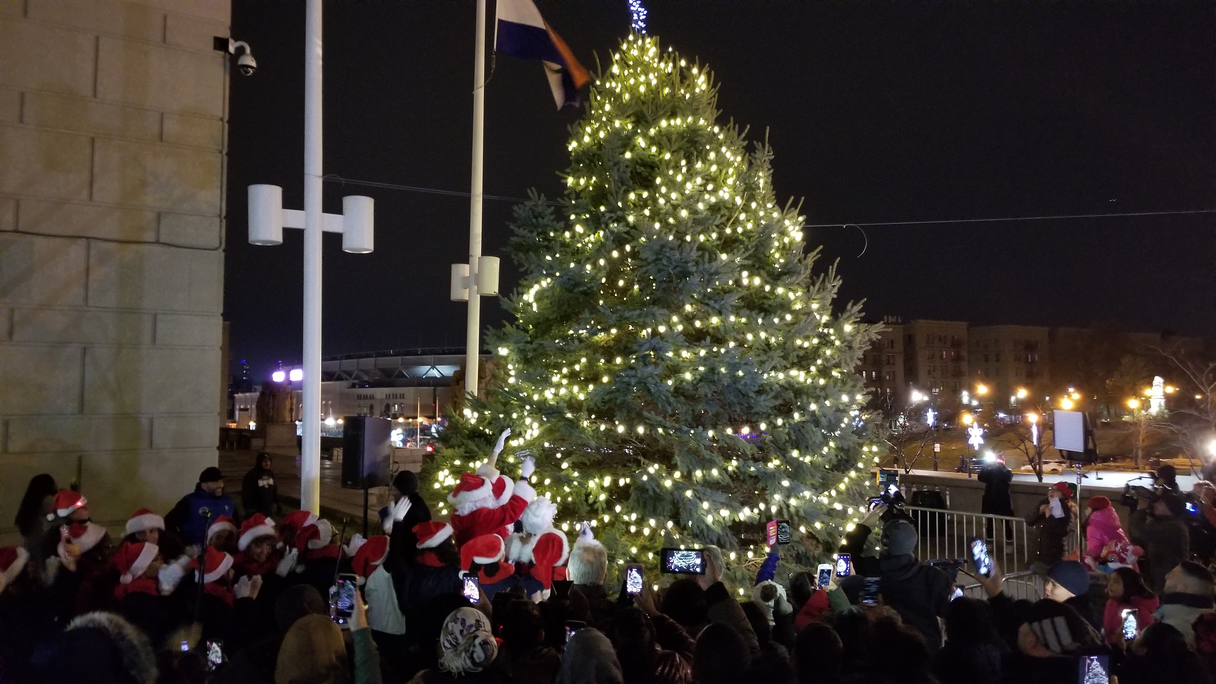 BP Diaz Hosts Annual Christmas Tree Lighting