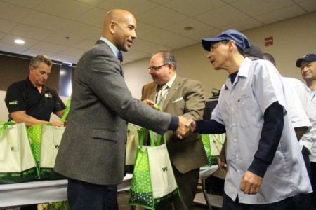 Borough President Diaz Distributes Thanksgiving Meals To Bronxites