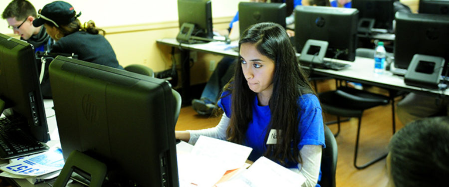 Students Help Bronx Residents Navigate Tax Season