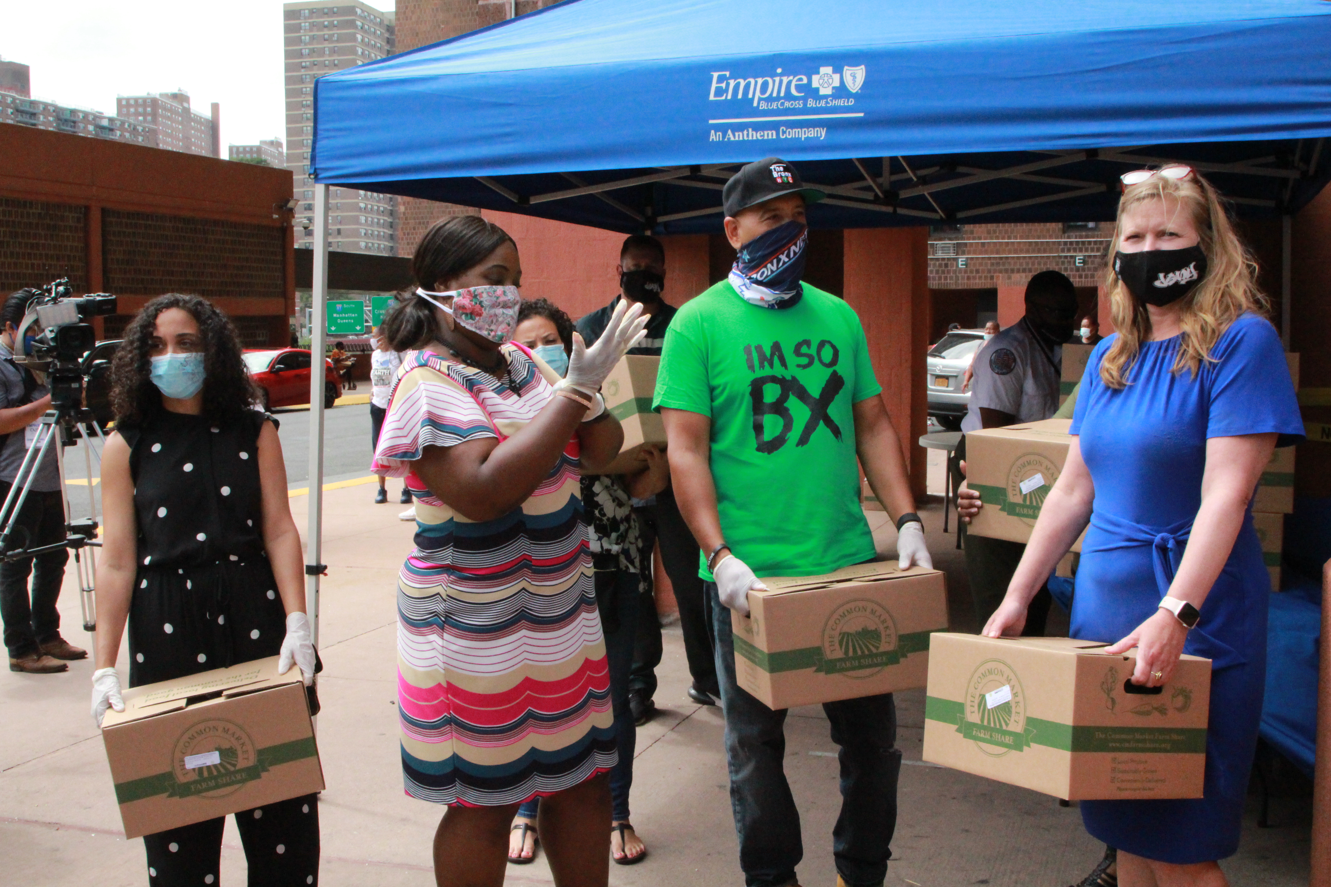 Bronx Officials Distribute Food & PPE At River Park Towers