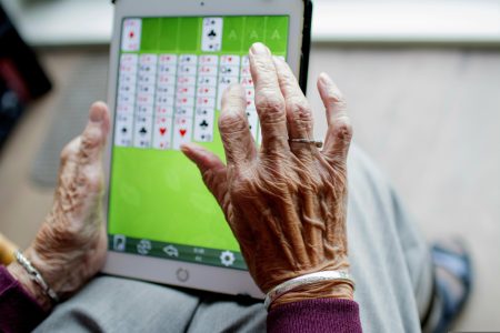 5 Activities Senior Citizens Can Engage In Online