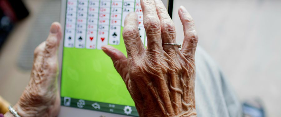 5 Activities Senior Citizens Can Engage In Online